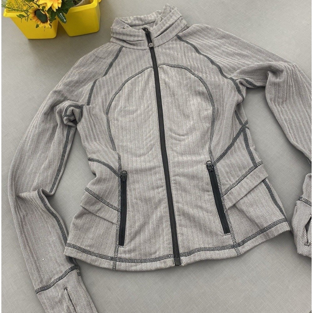 Lululemon Hustle In Your Bustle Jacket size 8 define Forme peplum Full-zip